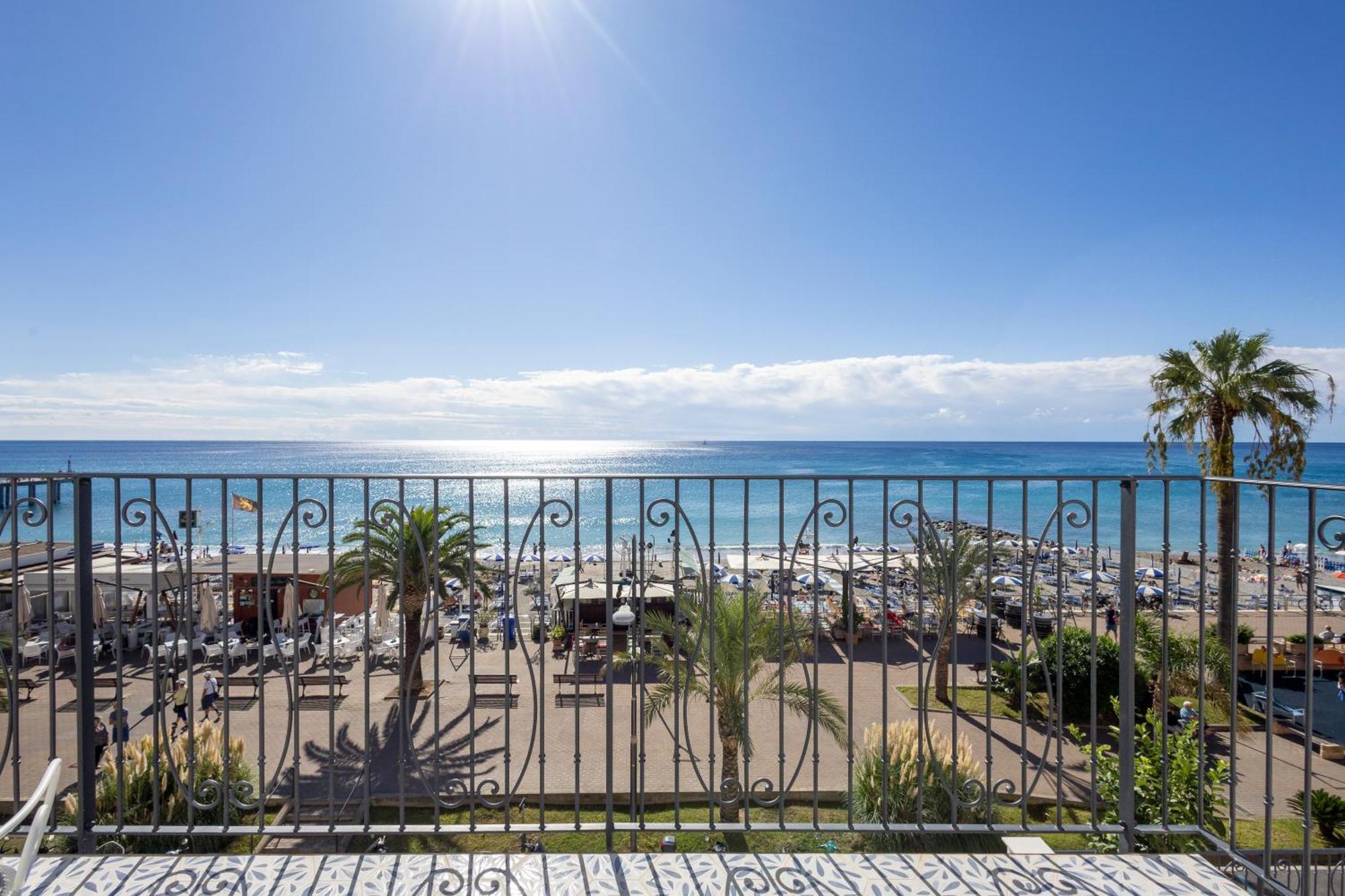 A'Mare Boutique Hotel & Spa Pietra Ligure Exterior photo